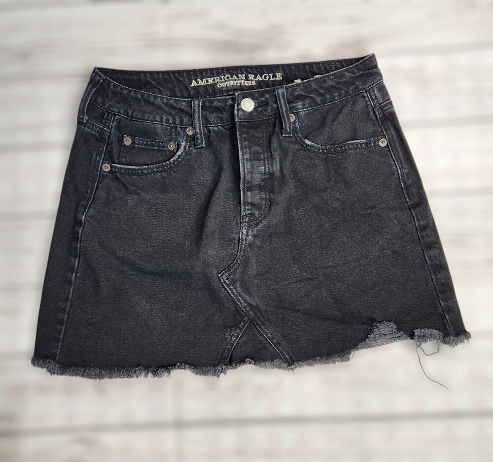 American Eagle Women's Black Denim Skirt Raw Hem Size 4 Mini Casual